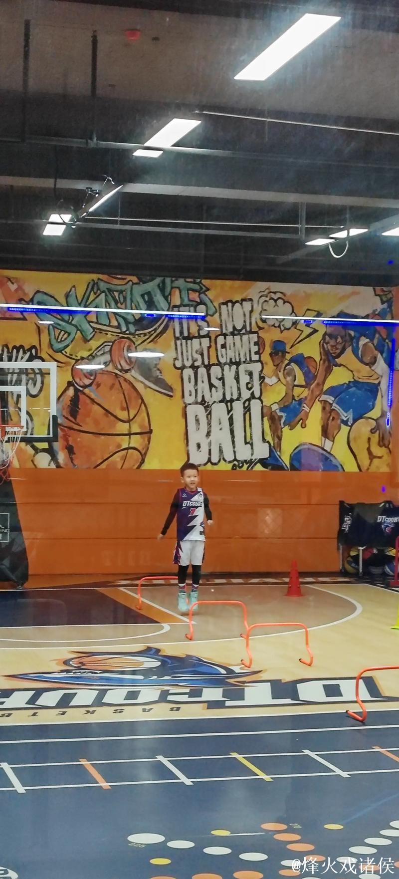 这位五年级的小朋友，球技竟然比我还强！